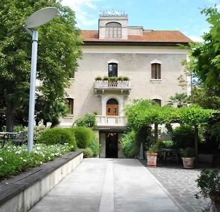 Deco Hotel เปรูจา ภายนอก รูปภาพ