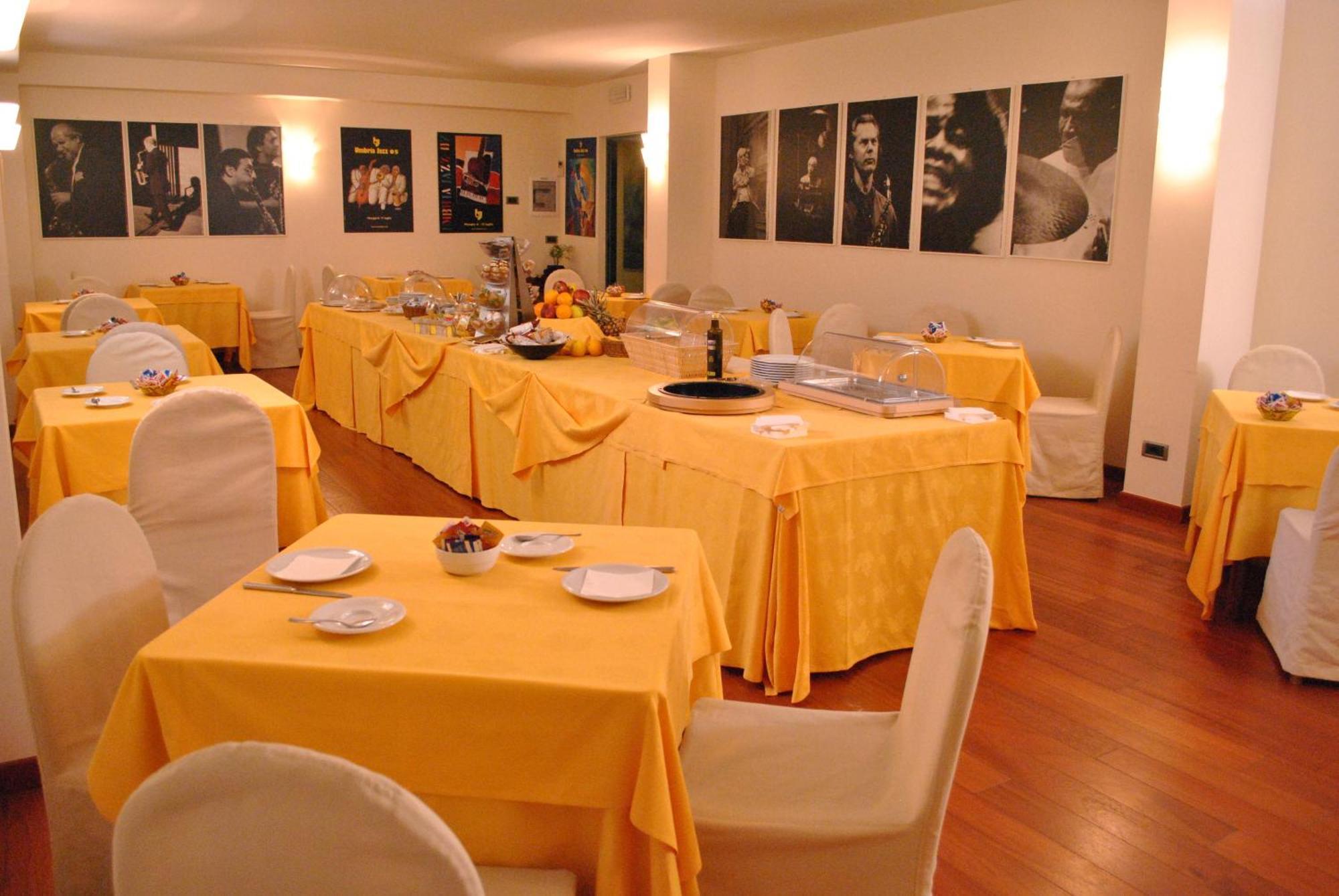 Deco Hotel เปรูจา ภายนอก รูปภาพ