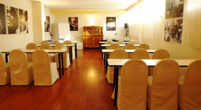 Deco Hotel เปรูจา ภายนอก รูปภาพ