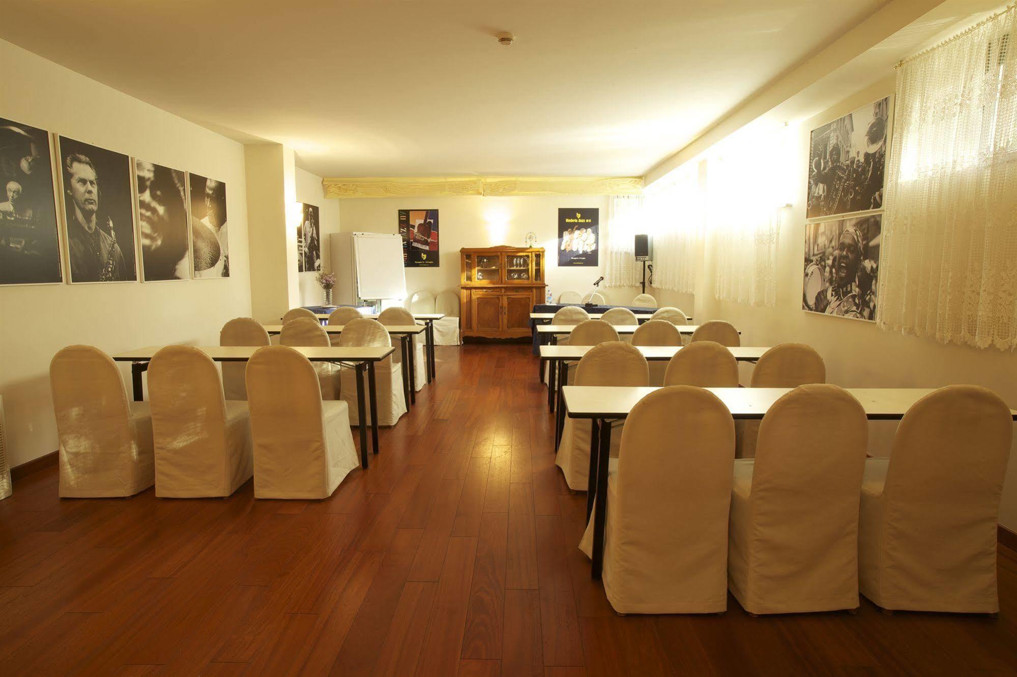 Deco Hotel เปรูจา ภายนอก รูปภาพ